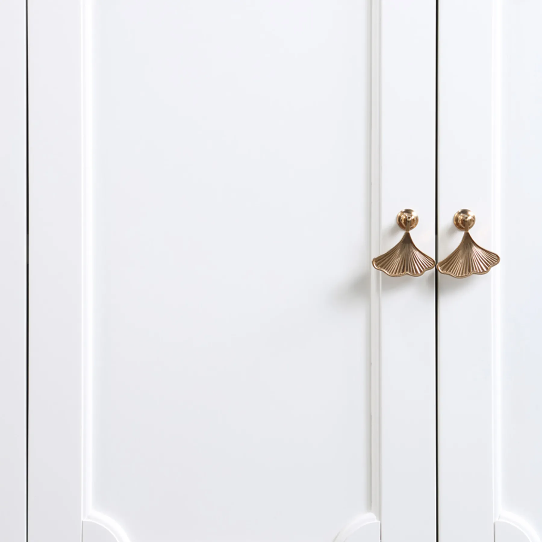 * Grace Mitchell Asbury White 2-Door Cabinet Premium< Cabinets & Chests