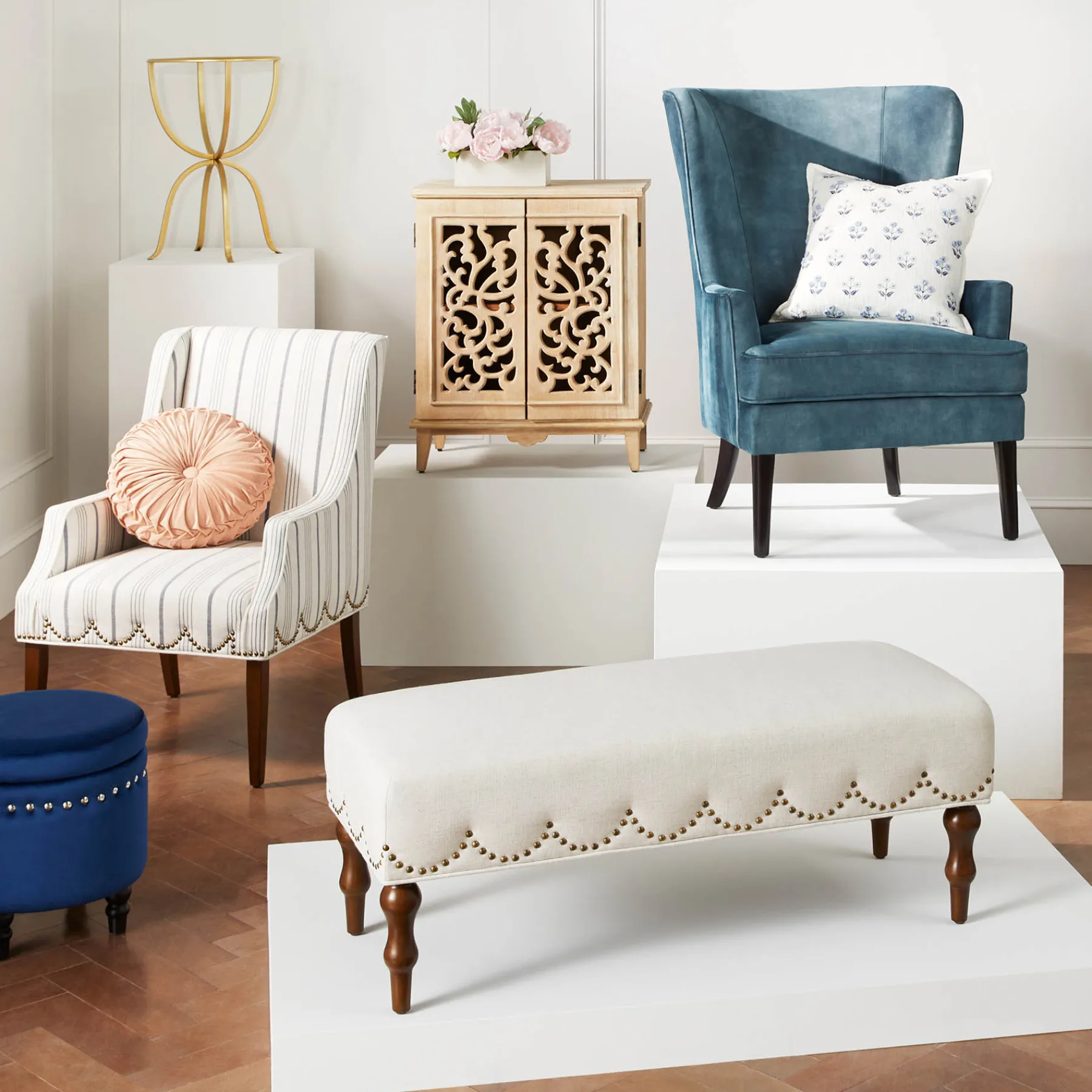 * Grace Mitchell Ellery Bench With Scalloped Nailheads Promotion< Benches